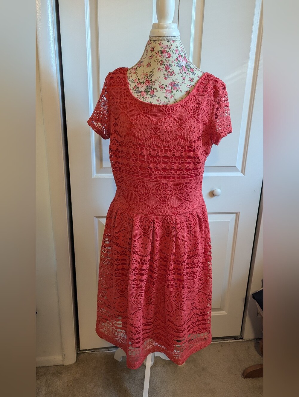 Dressbarn Coral Crochet Midi Lined Dress